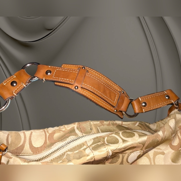 Beautiful Coach Tote - Picture 7 of 13